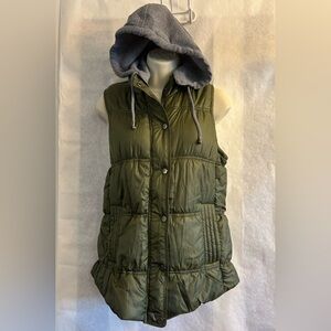 Indigo Saints Olive Green Hooded Puffer Vest with removable hood Sz-M. BB12